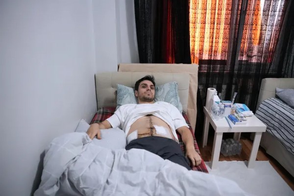 Yardım Etmek İsterken 6 Yerinden Bıçaklandı! 'Ailemi Tehdit Ediyorlar'